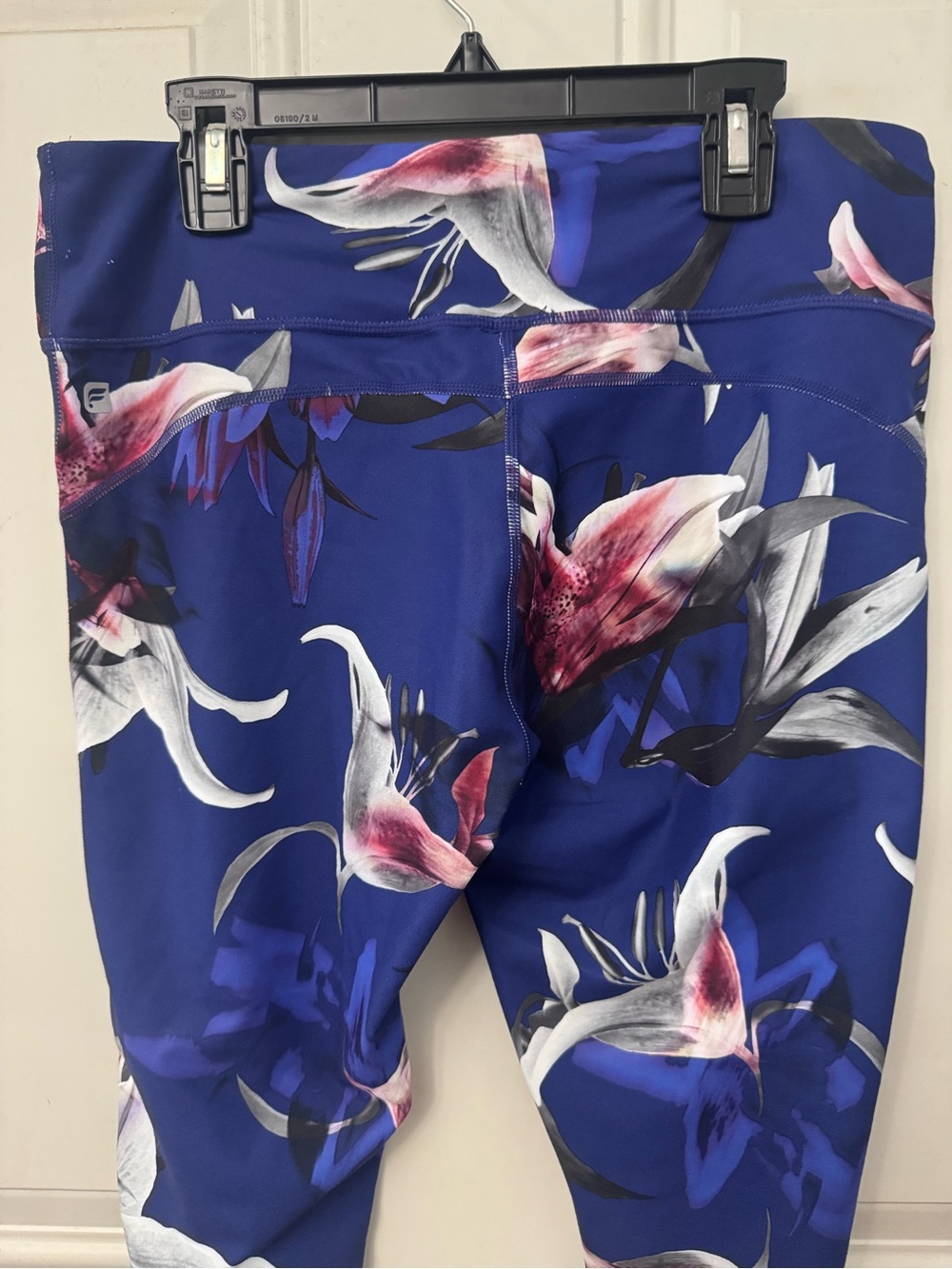 Women’s Fabletics Lisette High Waisted Capri size Medium - Picture 4 of 6